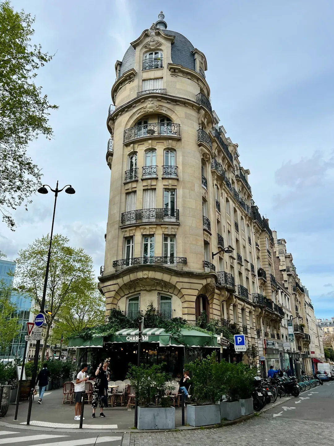 Hôtel des Grands Boulevards — Stylish central retreat