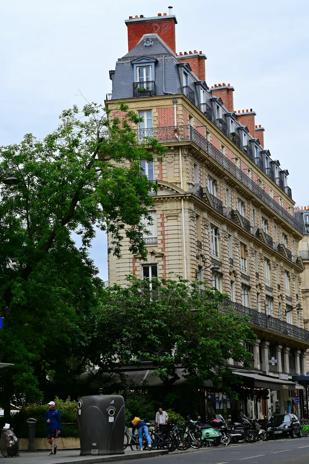 Hôtel Thoumieux — Stylish base near the Eiffel Tower